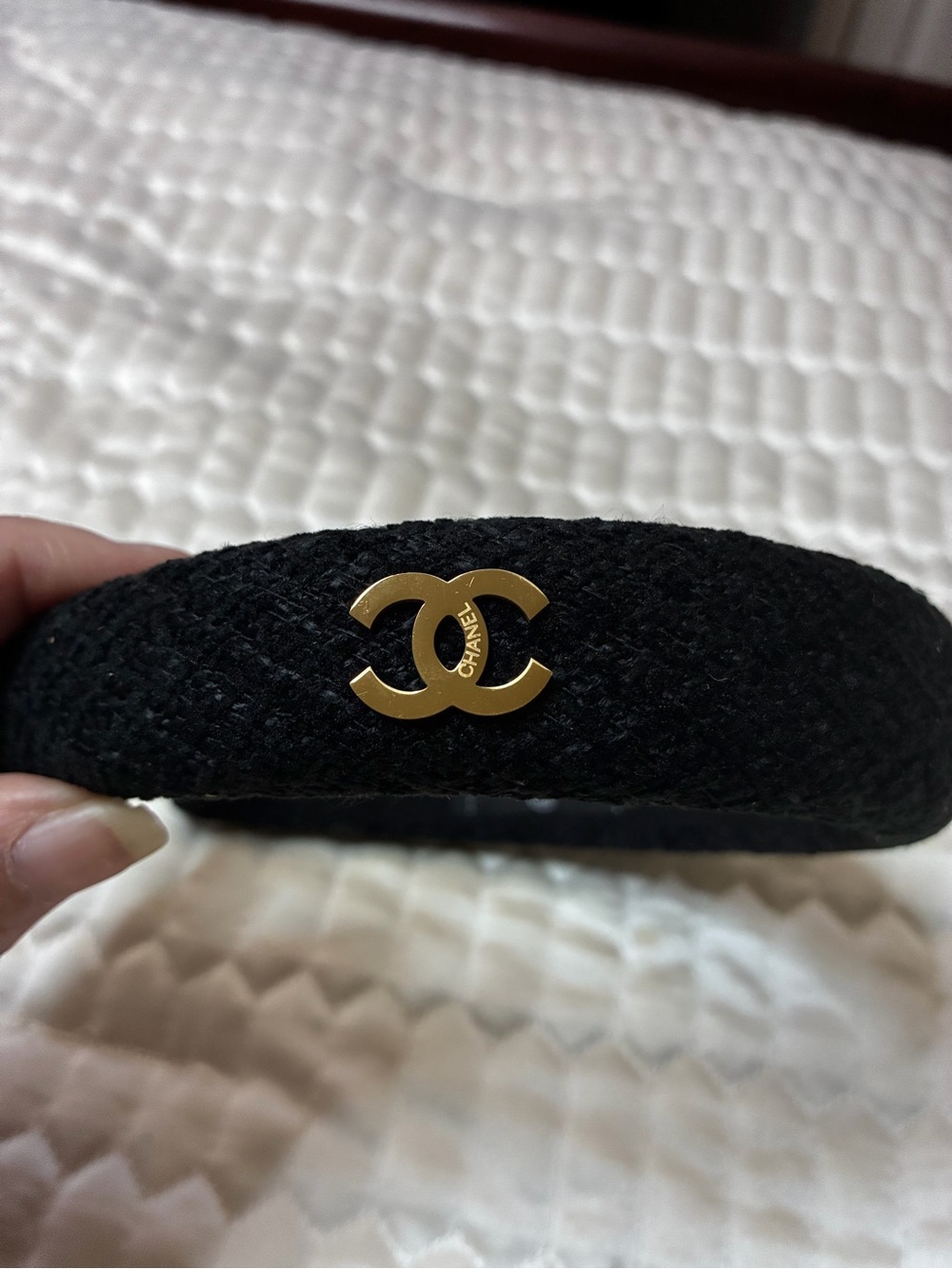 ChaneI. Black Tweed Headband with Gold-Tone Logo Embellished CC Accent - Picture 2 of 5